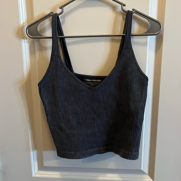 Bella Seamless Crop Tank - Picture 1 of 2